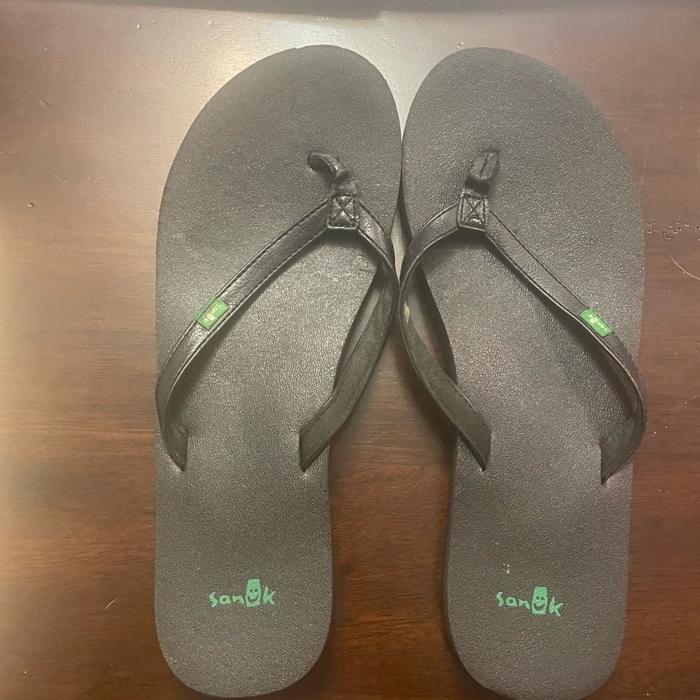 Sanuk Black and Green Flip Flops